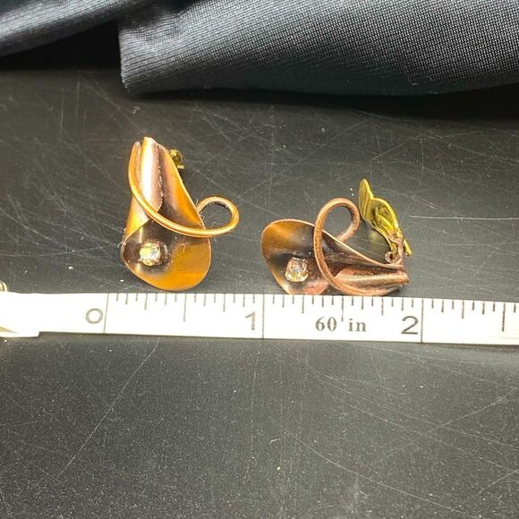 Ladies copper claps back earrings with CZ stone accents - Picture 1 of 8